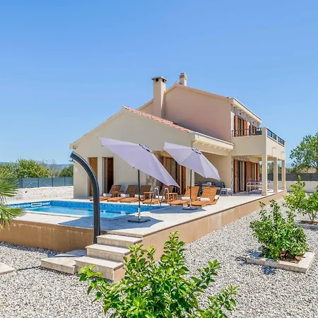 Half Moon Τρογκίρ