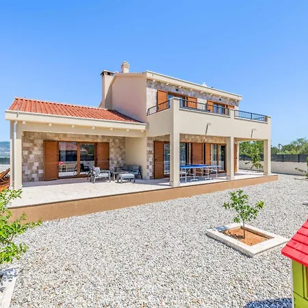 Vila Half Moon