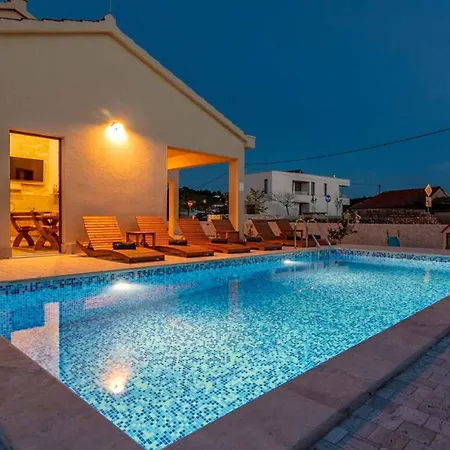 Half Moon Τρογκίρ