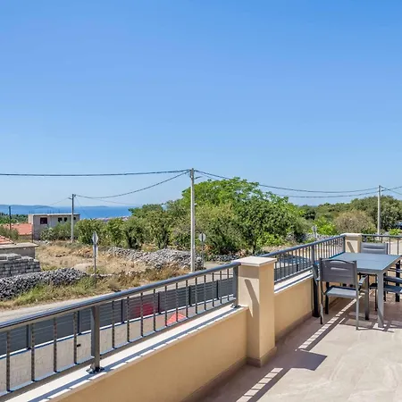 Βίλα Half Moon *