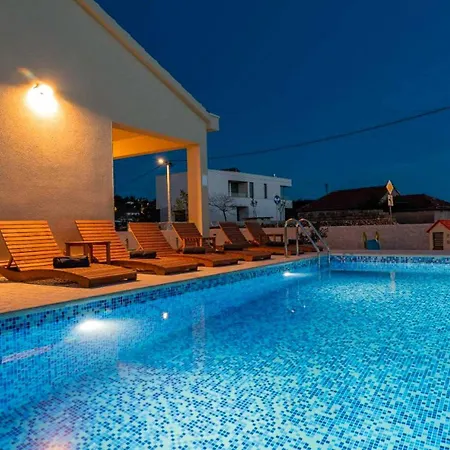 Vila Half Moon