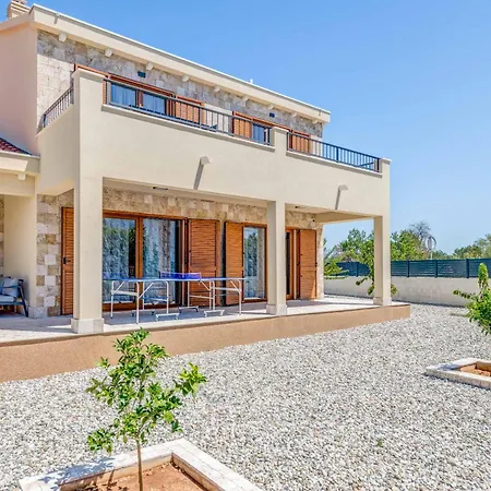 Βίλα Half Moon *